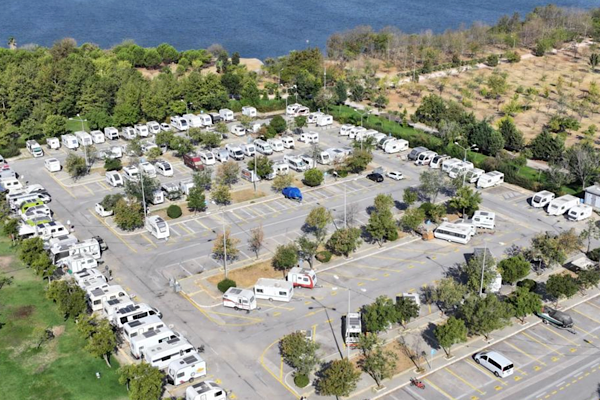 İzmir’de İnciraltı Karavan Parkı hizmete açıldı