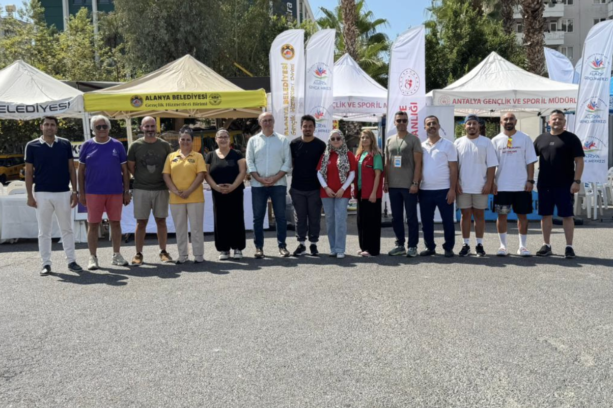 Alanya’da üniversite öğrencilerine karşılama etkinliği