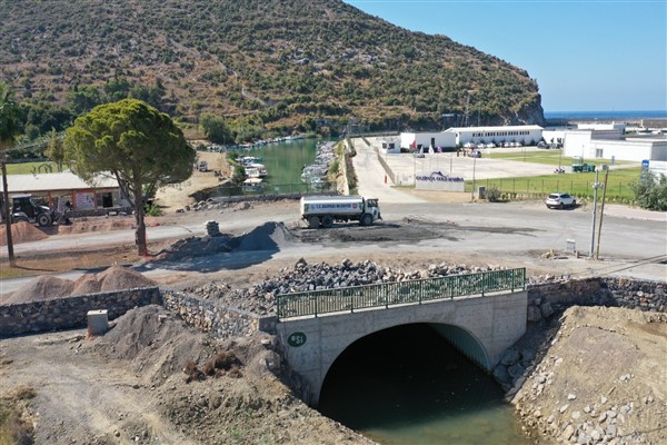 Gazipaşa Belediyesi, yeni köprüde üst yapı çalışmalarına başladı