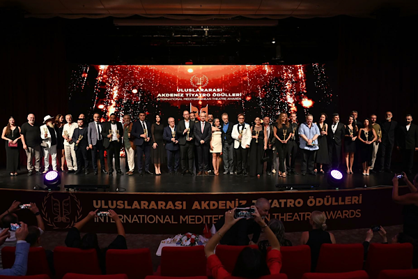 Akdeniz Tiyatro Ödülleri  sahiplerini buldu