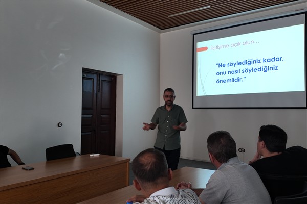 Kayseri Büyükşehir Belediyesi’nden iletişim ve hizmet eğitimi