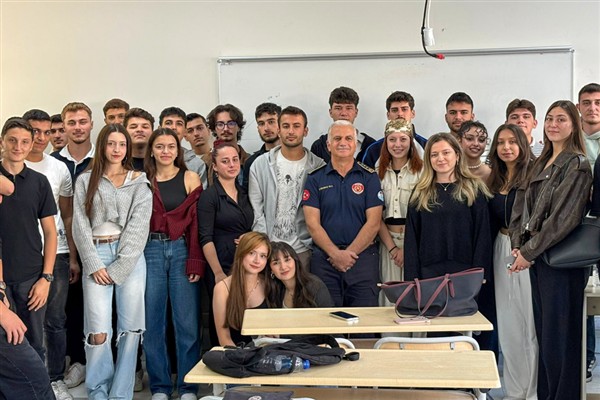 Üniversite öğrencilerine ilk ders Yalova İtfaiyesi’nden