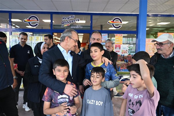 Vali Yavuz, İkizce Mahallesi’nde yürütülen projeler ve hizmetler hakkında bilgi aldı