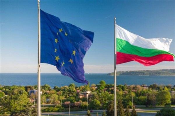 AB Komisyonu, Bulgaristan’a vereceği kurtarma fonlarının bir kısmını dondurdu