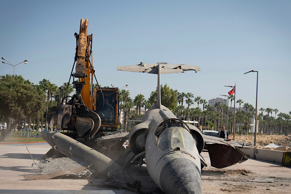 Mersin’de  sergilenen F-104 savaş uçağı güvenlik nedeniyle kaldırıldı