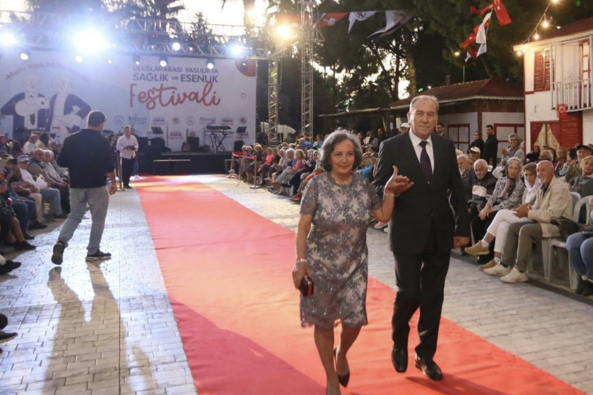 Kepez’de “Zamana Meydan Okuyan” defile