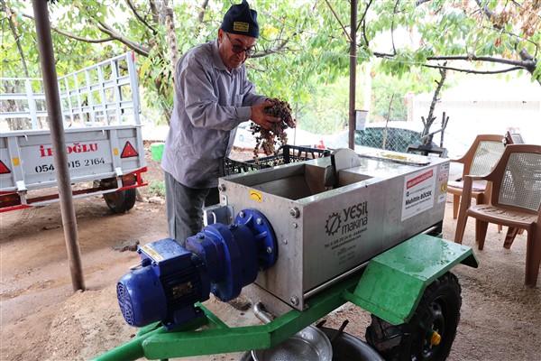 Antalya Büyükşehir Belediyesi’nden üreticilere ekipman desteği