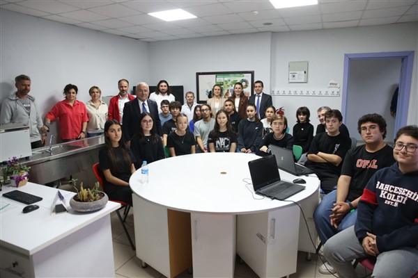 Başkan Güler, Dr. Mehmet Hilmi Güler Bilim Sanat Merkezi’ni ziyaret etti