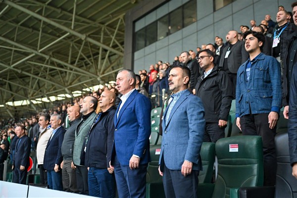 Vali Aktaş, Kocaelispor ile Alanyaspor karşılaşmasını izledi
