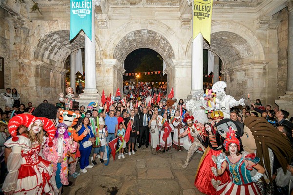 Kaleiçi sokaklarında kortej geçişi yapıldı