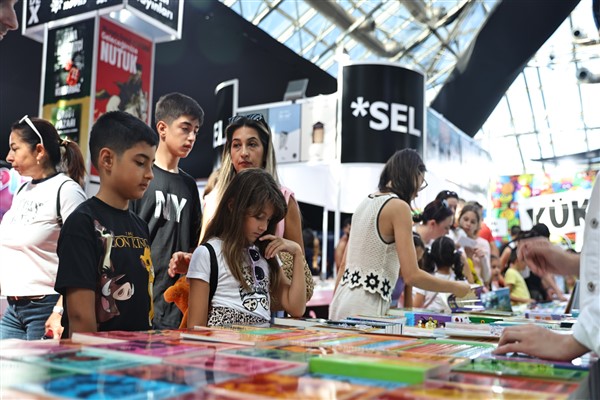 Antalyalılardan 15. Antalya Kitap Fuarı’na yoğun ilgi