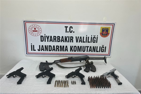 Diyarbakır’da ruhsatsız silah ve mühimmat operasyonu