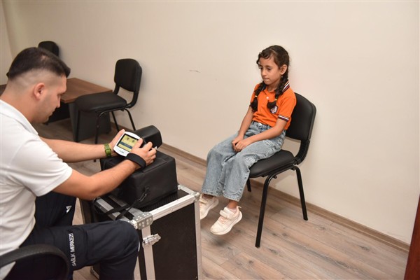 Kepez Belediyesi’nden öğrencilere göz taraması