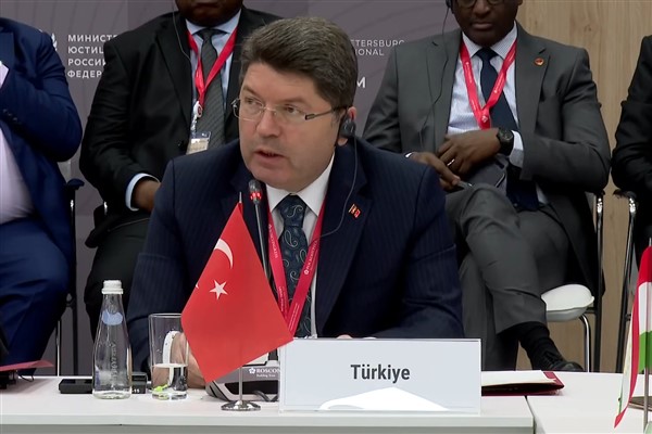 Bakan Tunç’tan İstanbul Yeni Yüzyıl Üniversitesi’ne ziyaret