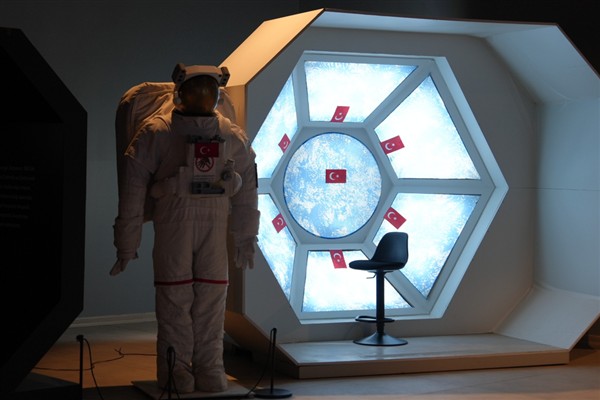 Ufkun Ötesinde Sergisi, Düzce Bilim Merkezi’nde