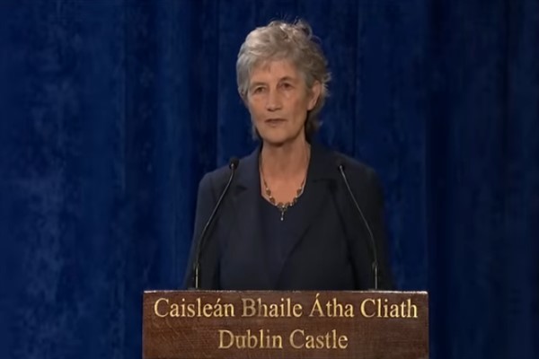 İrlanda başkanlık seçimlerini sol görüşlü Catherine Connolly ezici bir üstünlükle kazandı