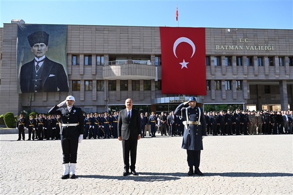 Batman’da 29 Ekim Cumhuriyet Bayramı Çelenk Sunma Töreni gerçekleştirildi