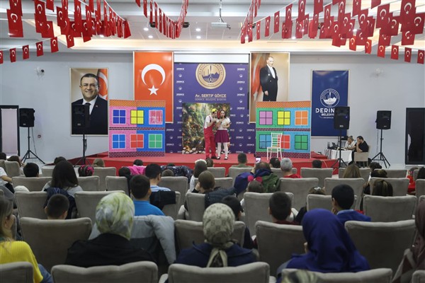 Derince’de Dedemin Mirası Cumhuriyet Çocuk Tiyatrosu sahnelendi