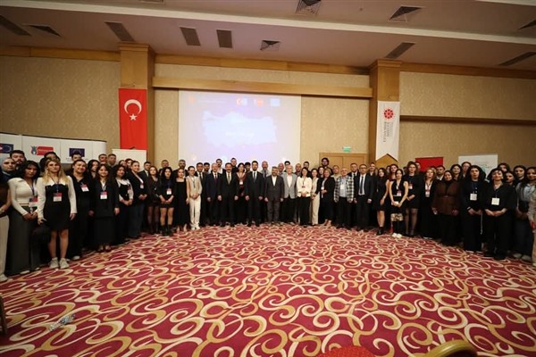 Masatlı: Dijital çağın getirdiği hız, bilgi kirliliğini de beraberinde getiriyor