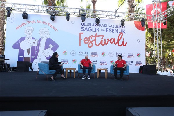 Kepez’de “Sanatın Yaşlılıkta İyileştirici Gücü” konuşuldu