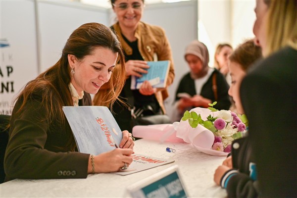 Yazar Şermin Yaşar, Gemlik’te okurlarıyla buluştu
