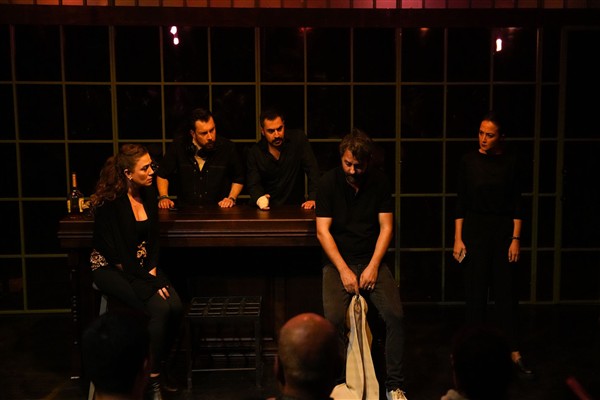 ‘Tebdil’ oyunu 2. Uluslararası Kent Tiyatro Festivali’nde sahnelendi