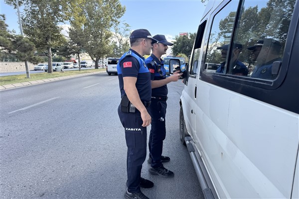 Büyükşehir Zabıta ekipleri, işçi servislerine yönelik denetim gerçekleştirdi