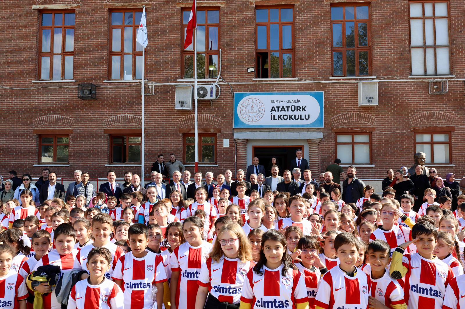 Gemlikspor’dan minik öğrencilere sürpriz