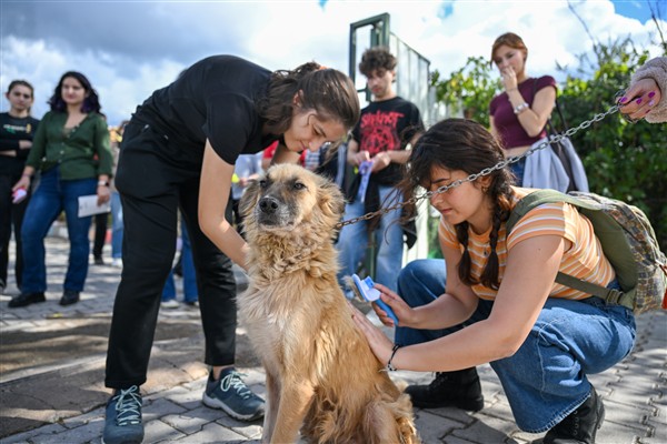 Öğrencilerinden Bakımevi ve Rehabilitasyon Merkezi’ne ziyaret
