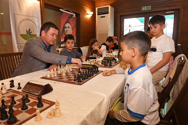 Osmangazi’de Cumhuriyet Bayramı Satranç Turnuvası yapıldı