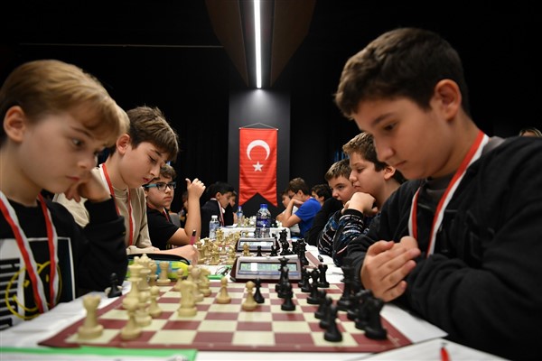 Beylikdüzü’nde 29 Ekim’e özel satranç turnuvası düzenlendi