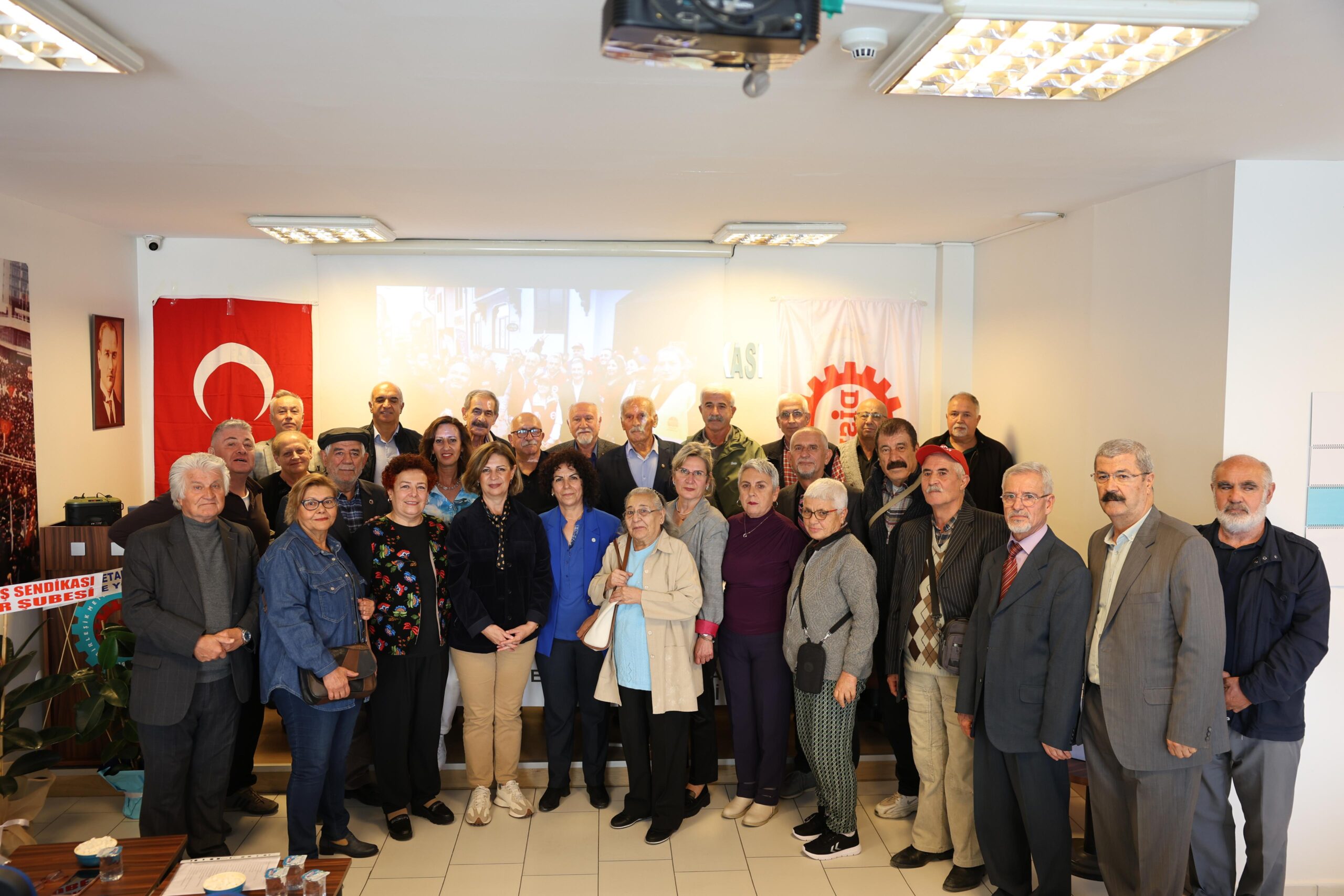 Başkan Ünlüce, DİSK Emekli-Sen Eskişehir Şubesi’nin kongresine katıldı