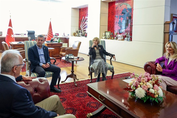CHP Genel Başkanı Özel, Ayşe Kulin’i kabul etti