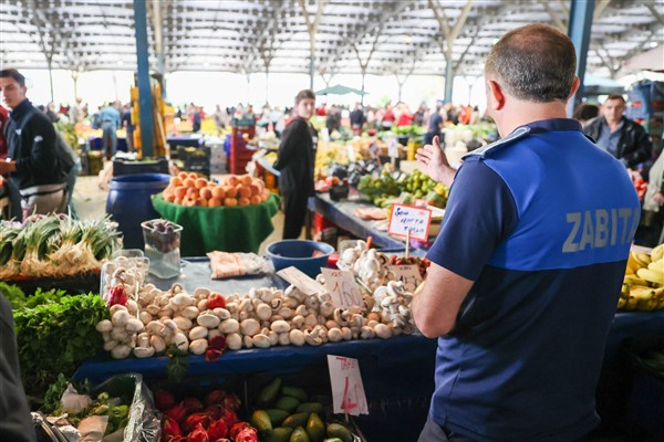 Buca Belediyesi’nden pazar yerlerinde denetim
