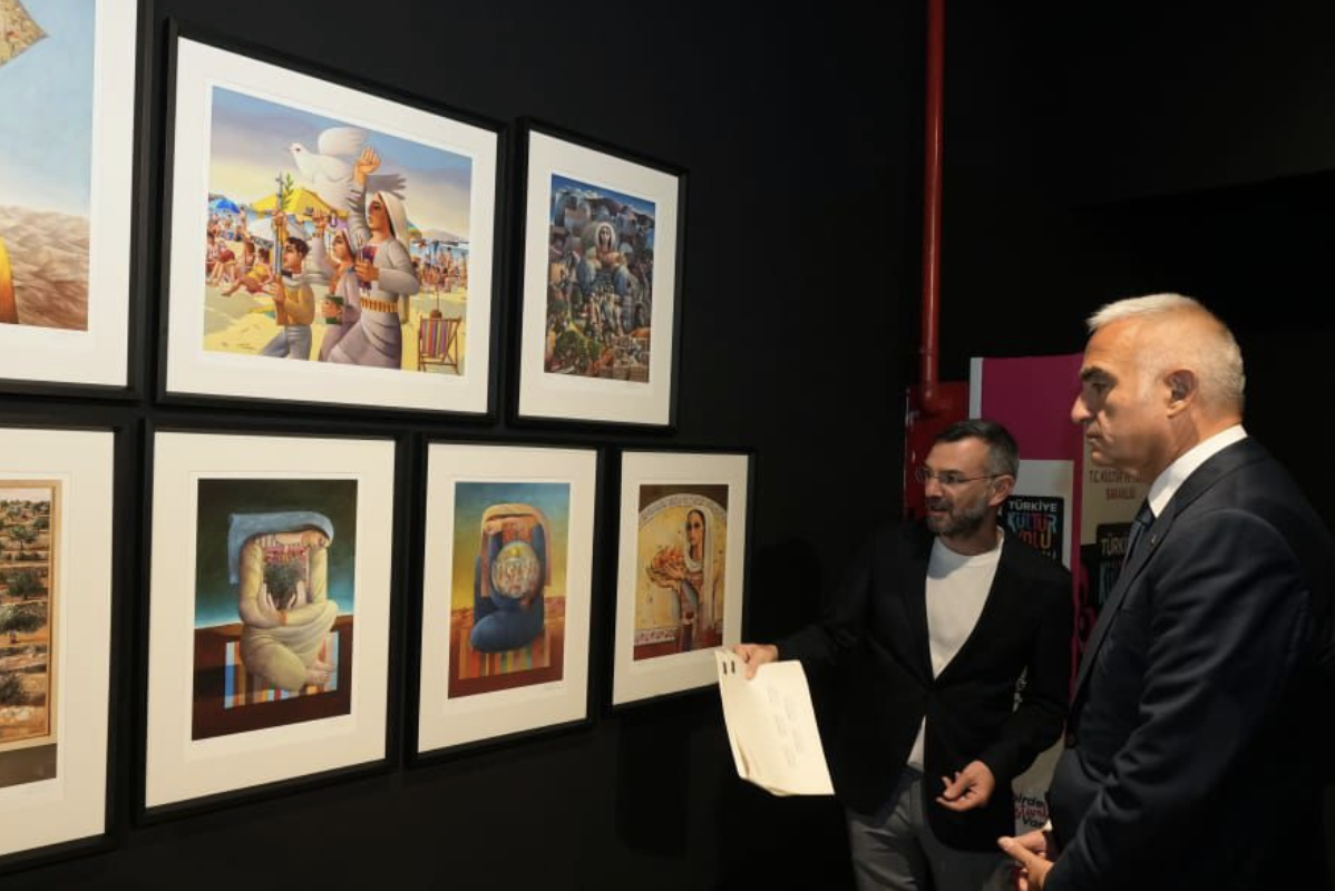 Bakan Ersoy, “Hala Yaşıyorum” sergisini gezdi