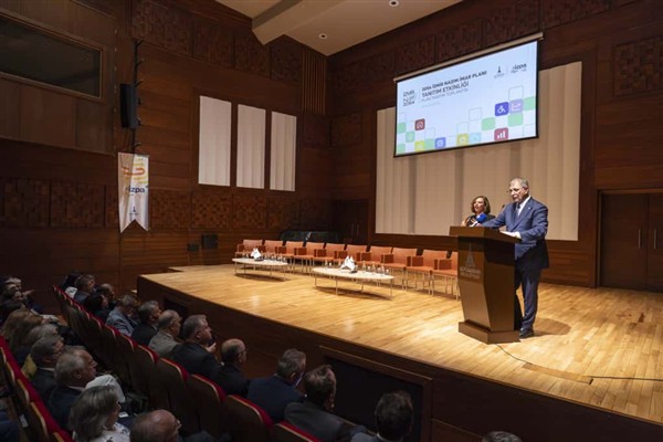 Başkan Tugay, kentin geleceği “İzmirNİP2054”ü tanıttı