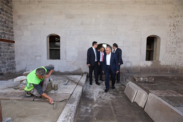 Başkan Büyükkılıç’tan restore edilen tarihi camide inceleme