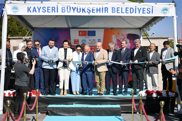 Kayseri’de Mobil Dijital Gençlik Merkezi açıldı