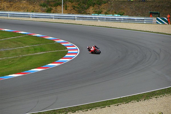 Milli motosikletçi Razgatlıoğlu, dünya şampiyon oldu