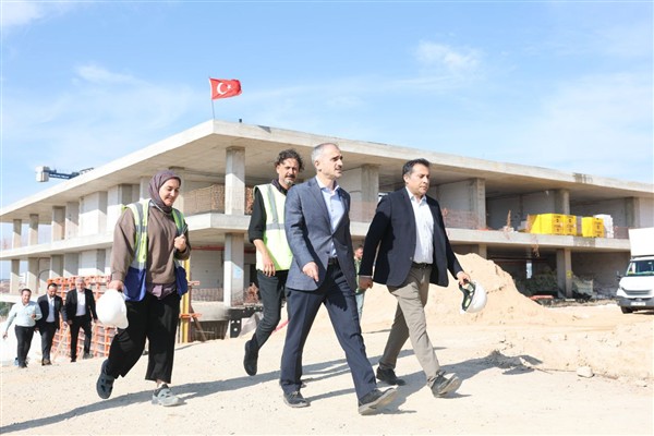 Başkan Çiftçi: Gençlerimiz her şeyin en güzelini hak ediyor