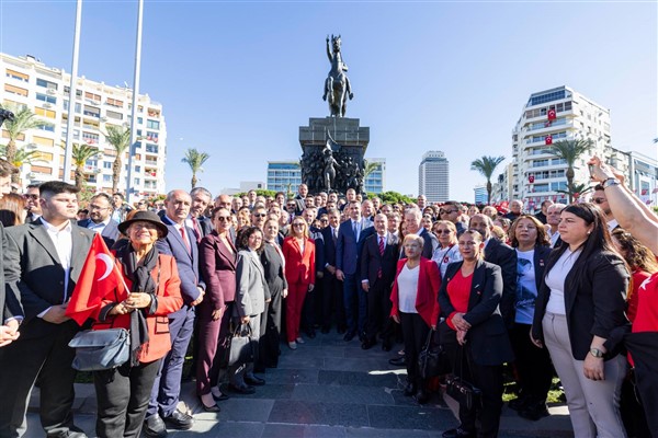 CHP İzmir İl Başkanlığı, Cumhuriyet Bayramı’nı kutladı