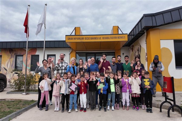 Öğrencilerden Çayırova Sokak Hayvanları Bakım Evi ve Rehabilitasyon Merkezi’ne ziyaret