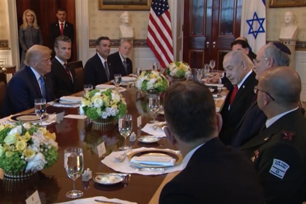 Kaynaklar: Trump ve Netanyahu İsrail liderinin Şarm El-Şeyh zirvesine katılmasını görüştü