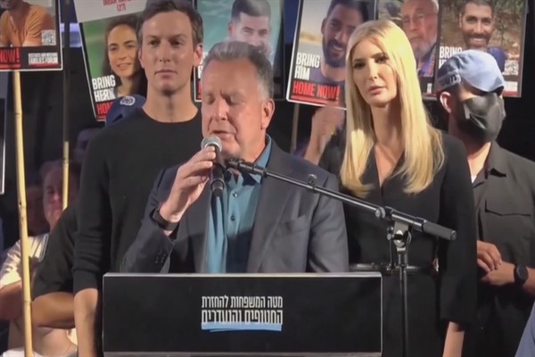 Rehinelerin serbest bırakılması beklentisi öncesinde düzenlenen mitingde Trump övüldü