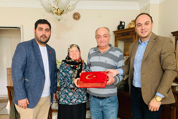 İzmit Belediyesi’nden Başiskele’de Kıbrıs Gazilerine ziyaret