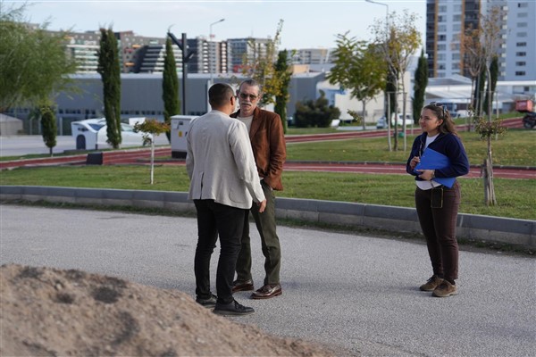 Başkan Beşikcioğlu, ilçedeki parkları gezdi
