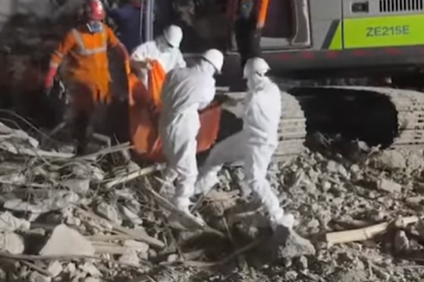 Endonezya’da okul çökmesi sonucu ölü sayısı 54’e yükseldi