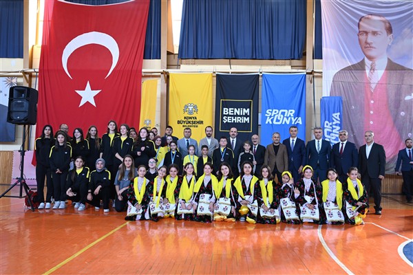 Başkan Altay, Beyşehir’de Spor Okulları Dönem Açılışında öğrencilerle buluştu