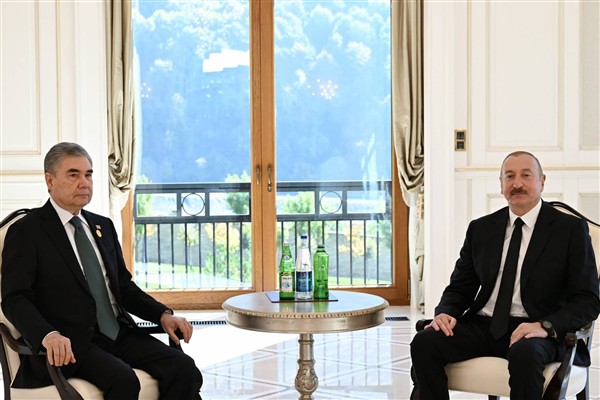 Aliyev, Türkmenistan Halk Maslahatları Başkanı Berdimuhamedov ile görüştü