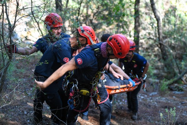 İzmir İtfaiyesi’nden kurtarma operasyonu